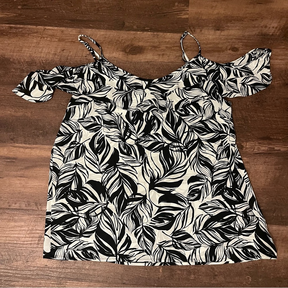 Mossimo Supply Co. Black and White Leaf Print Blouse